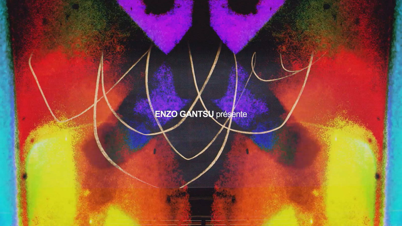 Une composition abstraite et colorée avec un effet de symétrie verticale, rappelant un test de Rorschach. Le fond présente des taches vibrantes de jaune, rouge, violet et bleu. Au centre, le texte « ENZO GANTSU présente » est écrit en blanc.