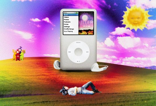 Montage visuel surréaliste et coloré incluant un iPod Classic, le fond d'écran Windows XP, les Télétubbies et une esthétique rétro des années 2000.